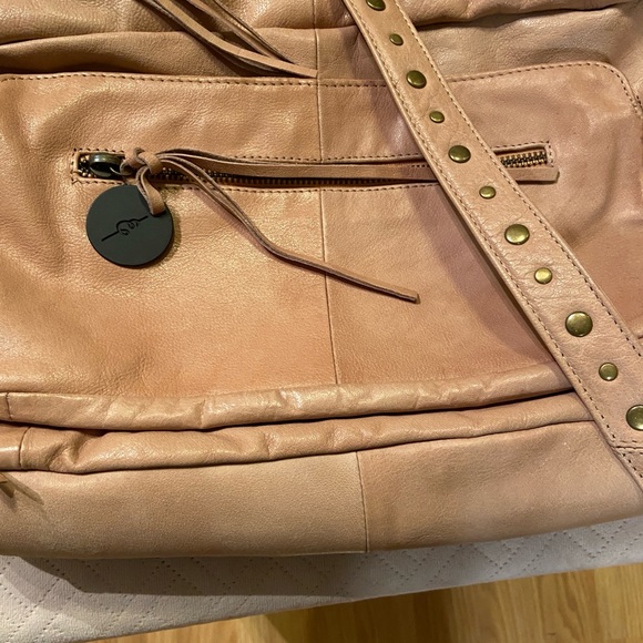Day & Mood pale pink leather purse with adjustable strap - Picture 6 of 15